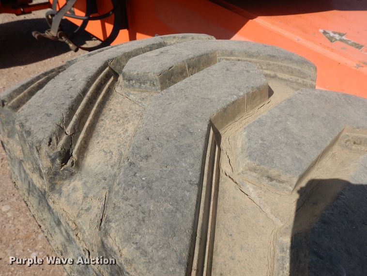 image for item DH5594 2004 JLG 600A  boom lift