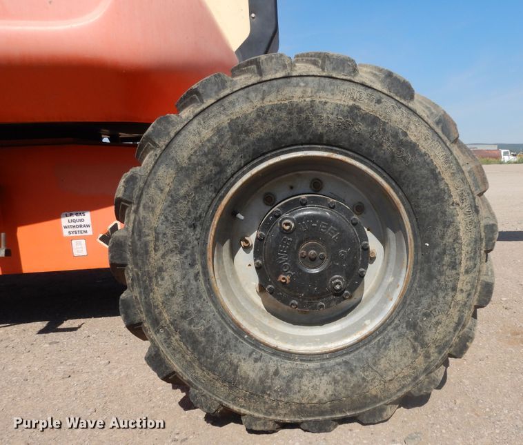 image for item DH5594 2004 JLG 600A  boom lift