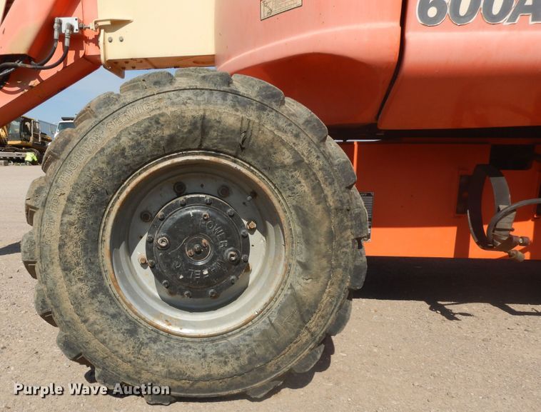 image for item DH5594 2004 JLG 600A  boom lift