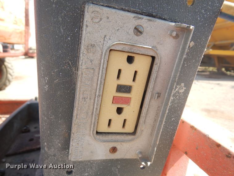 image for item DH5595 1999 JLG 600S  boom lift