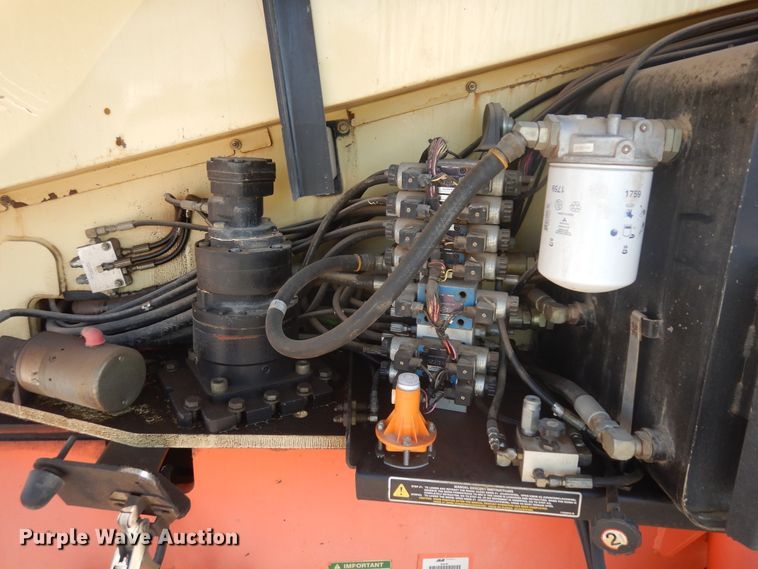 image for item DH5595 1999 JLG 600S  boom lift