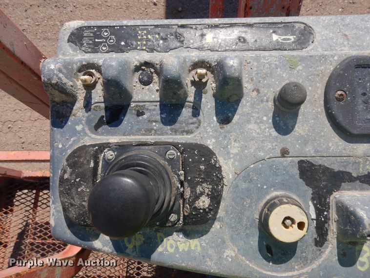 image for item DH5596 1998 JLG 600SJ  boom lift