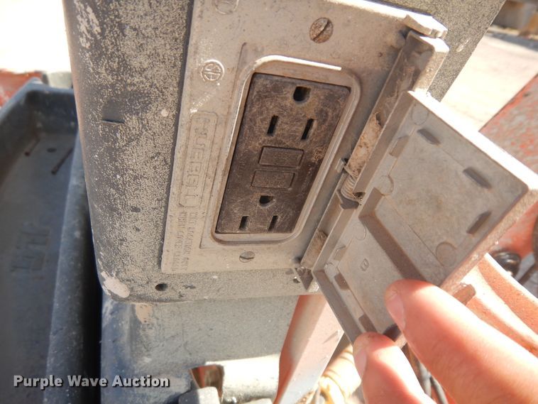 image for item DH5596 1998 JLG 600SJ  boom lift