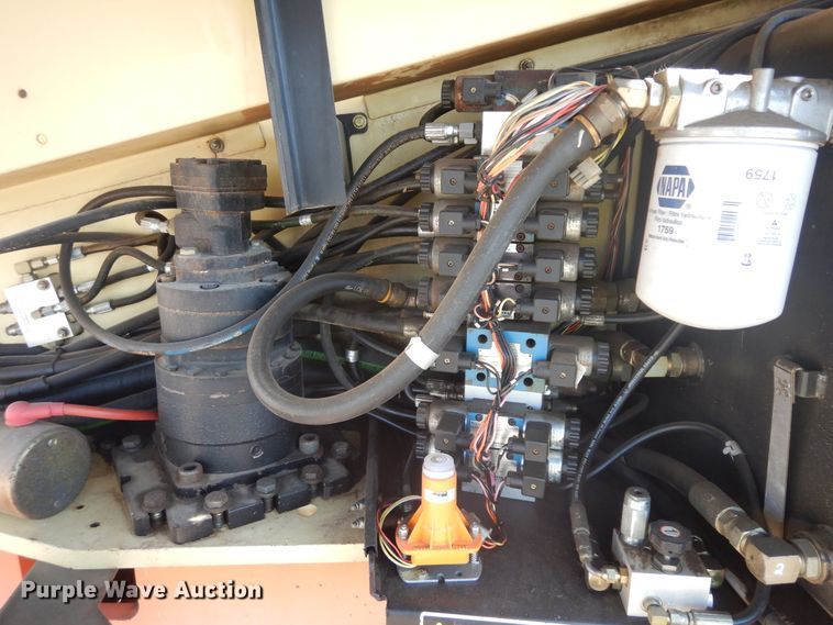 image for item DH5596 1998 JLG 600SJ  boom lift