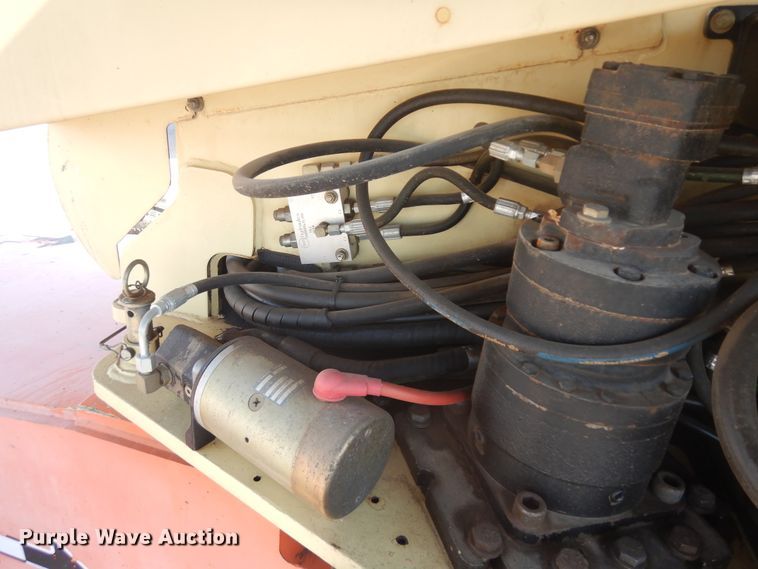 image for item DH5596 1998 JLG 600SJ  boom lift