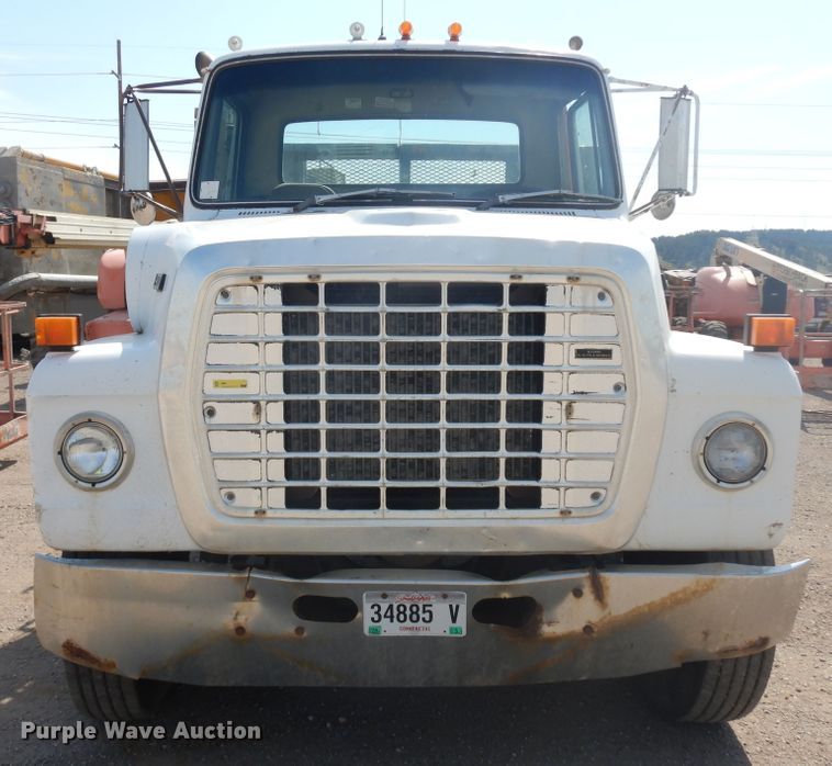 image for item DH5597 1987 Ford L9000  flatbed truck