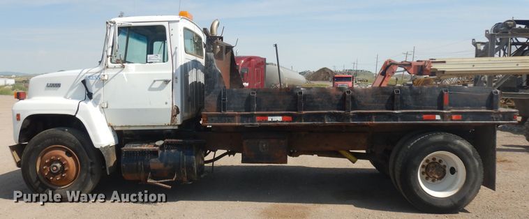 image for item DH5597 1987 Ford L9000  flatbed truck
