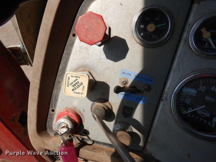 image for item DH5597 1987 Ford L9000  flatbed truck