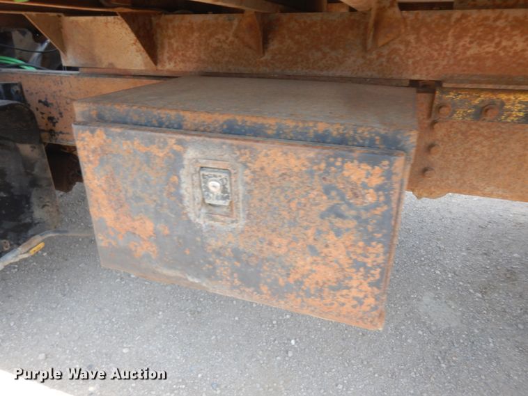 image for item DH5597 1987 Ford L9000  flatbed truck