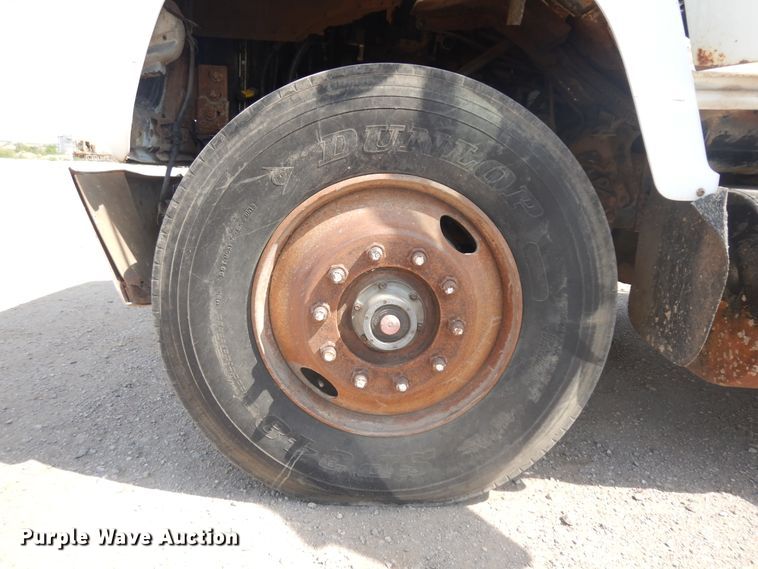 image for item DH5597 1987 Ford L9000  flatbed truck