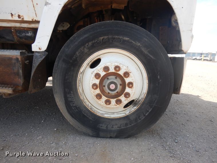 image for item DH5597 1987 Ford L9000  flatbed truck