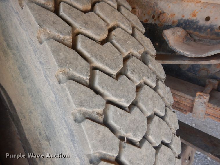 image for item DH5597 1987 Ford L9000  flatbed truck