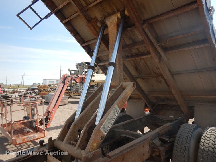 image for item DH5597 1987 Ford L9000  flatbed truck