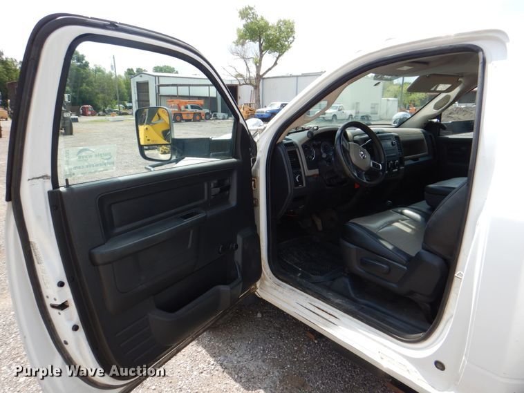 image for item DH7253 2011 Dodge Ram 5500HD  bucket truck