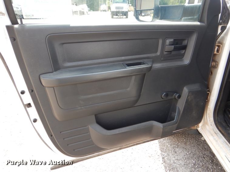 image for item DH7253 2011 Dodge Ram 5500HD  bucket truck