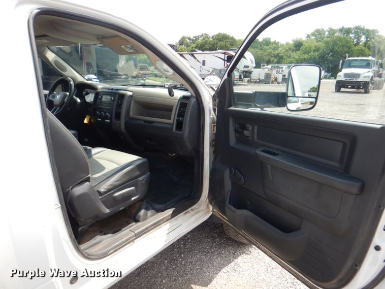 image for item DH7253 2011 Dodge Ram 5500HD  bucket truck