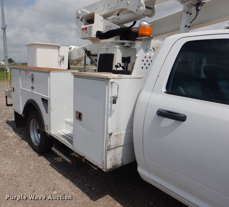 image for item DH7253 2011 Dodge Ram 5500HD  bucket truck