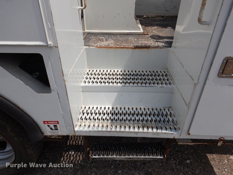 image for item DH7253 2011 Dodge Ram 5500HD  bucket truck