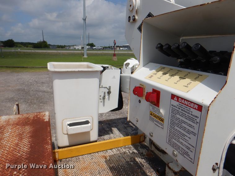 image for item DH7253 2011 Dodge Ram 5500HD  bucket truck