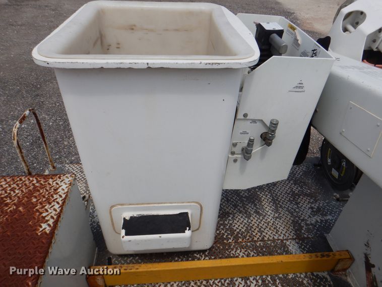 image for item DH7253 2011 Dodge Ram 5500HD  bucket truck