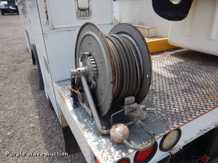 image for item DH7253 2011 Dodge Ram 5500HD  bucket truck