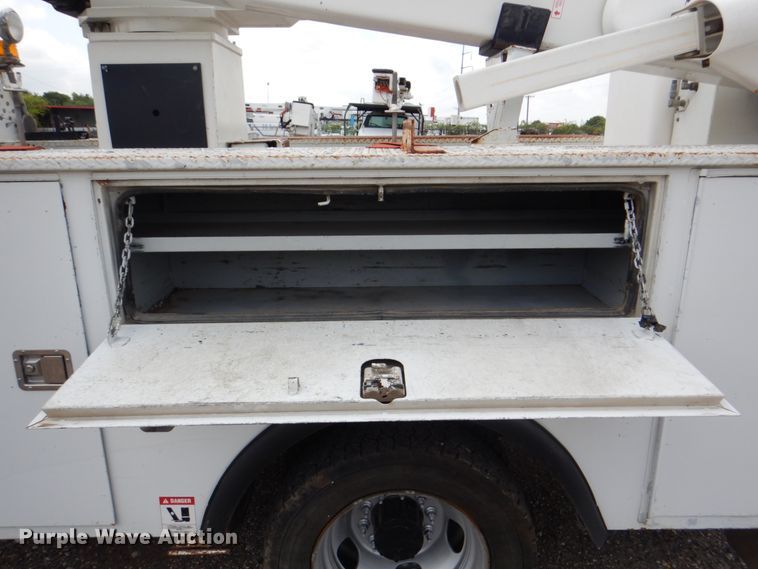 image for item DH7253 2011 Dodge Ram 5500HD  bucket truck
