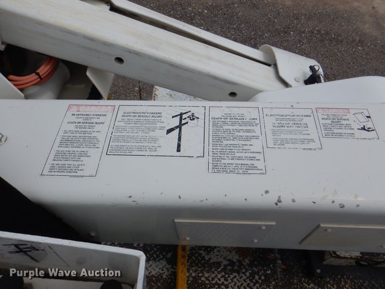 image for item DH7253 2011 Dodge Ram 5500HD  bucket truck