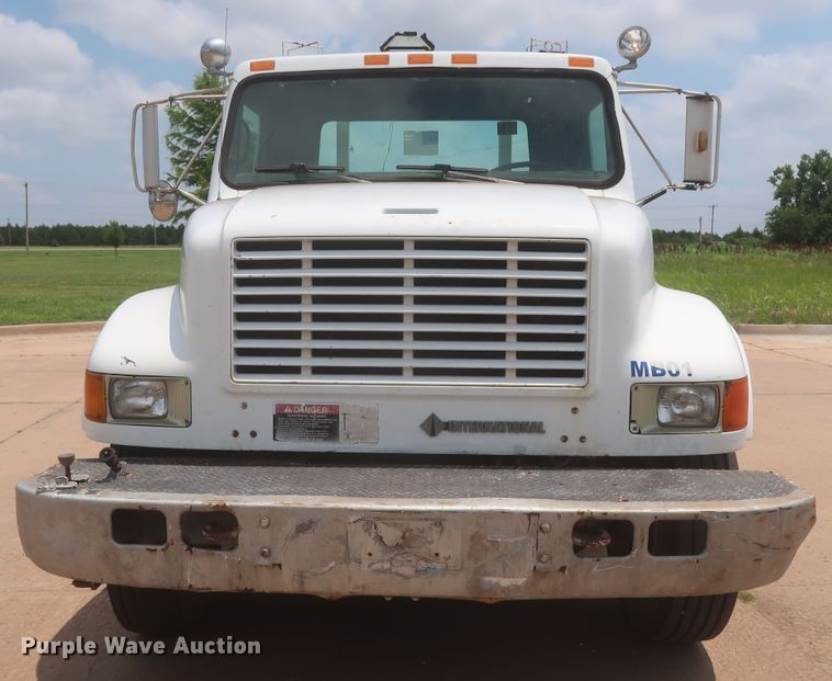 image for item DJ1930 1992 International 4900  service truck