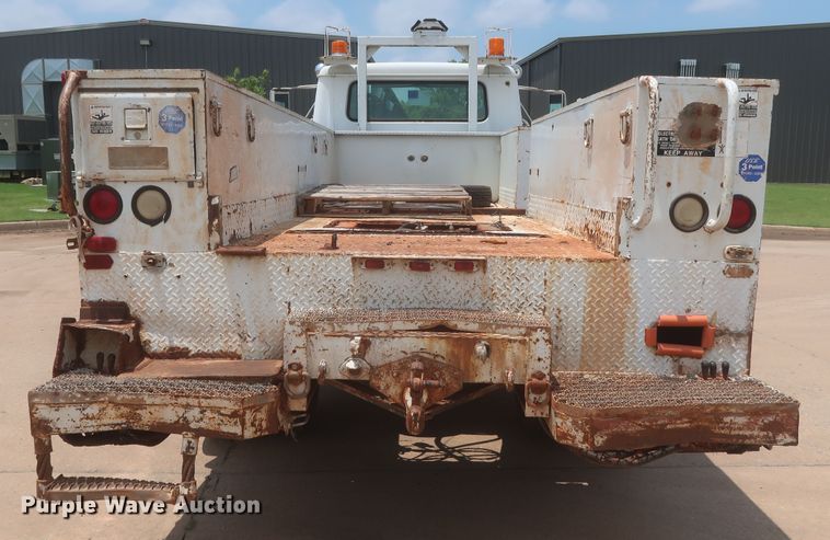 image for item DJ1930 1992 International 4900  service truck