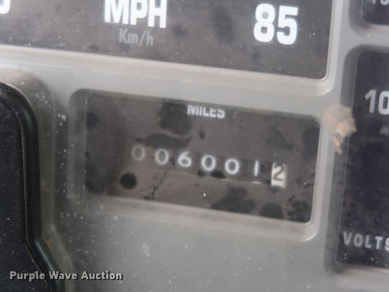 image for item DJ1930 1992 International 4900  service truck