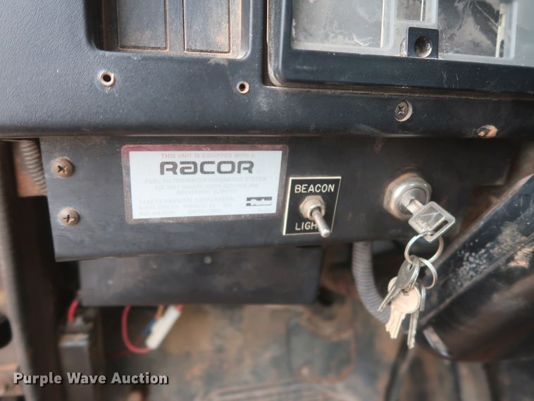 image for item DJ1930 1992 International 4900  service truck