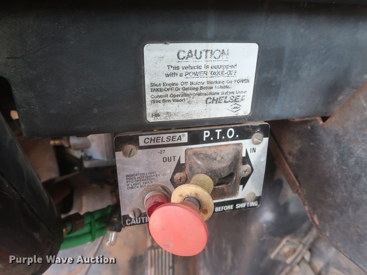 image for item DJ1930 1992 International 4900  service truck