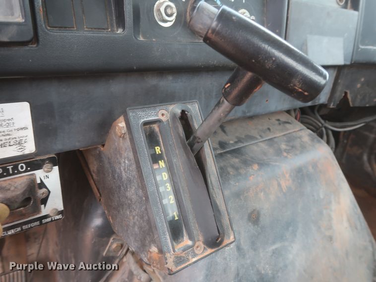 image for item DJ1930 1992 International 4900  service truck