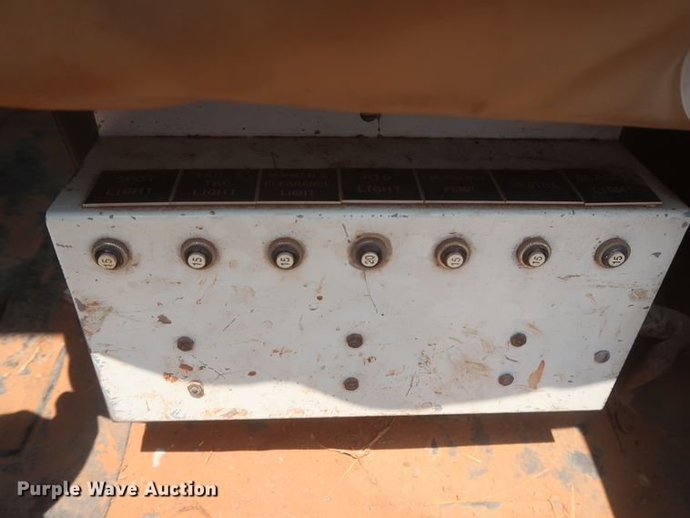 image for item DJ1930 1992 International 4900  service truck