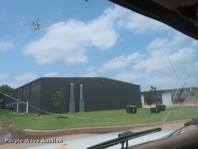 image for item DJ1930 1992 International 4900  service truck