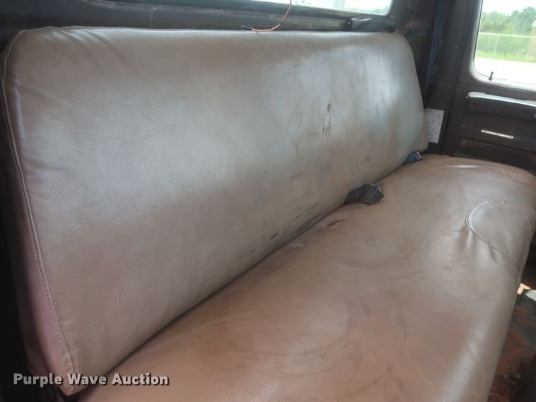 image for item DJ1930 1992 International 4900  service truck