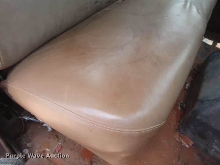 image for item DJ1930 1992 International 4900  service truck