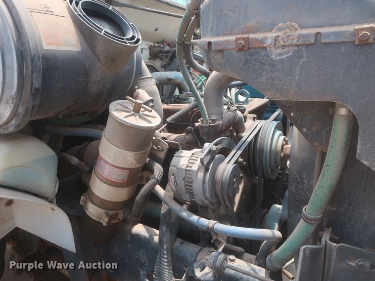 image for item DJ1930 1992 International 4900  service truck