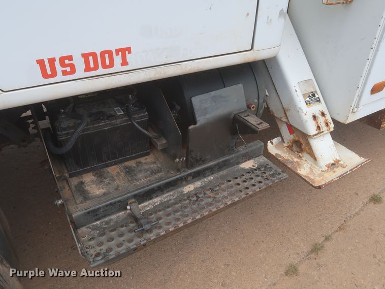 image for item DJ1930 1992 International 4900  service truck