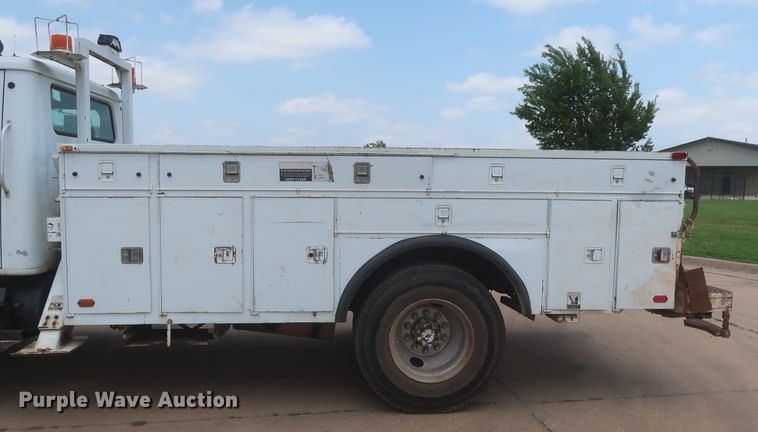 image for item DJ1930 1992 International 4900  service truck