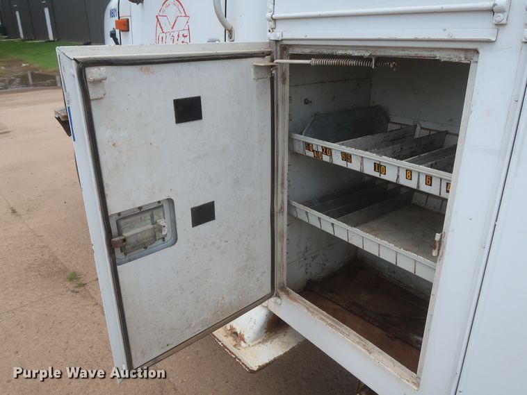 image for item DJ1930 1992 International 4900  service truck