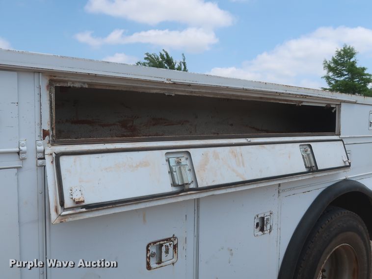 image for item DJ1930 1992 International 4900  service truck