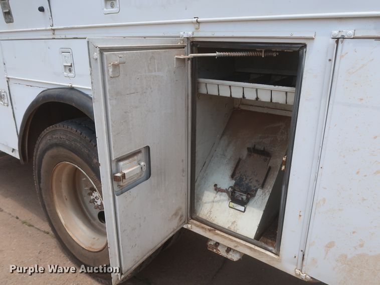 image for item DJ1930 1992 International 4900  service truck