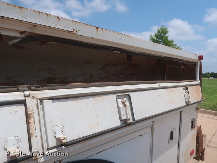 image for item DJ1930 1992 International 4900  service truck