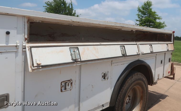 image for item DJ1930 1992 International 4900  service truck