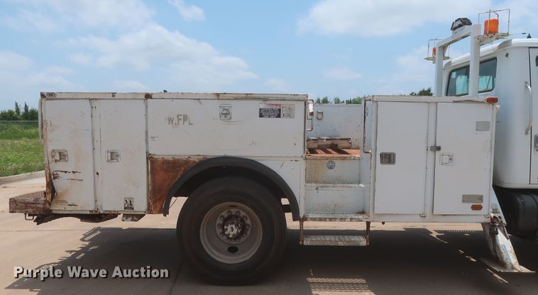 image for item DJ1930 1992 International 4900  service truck