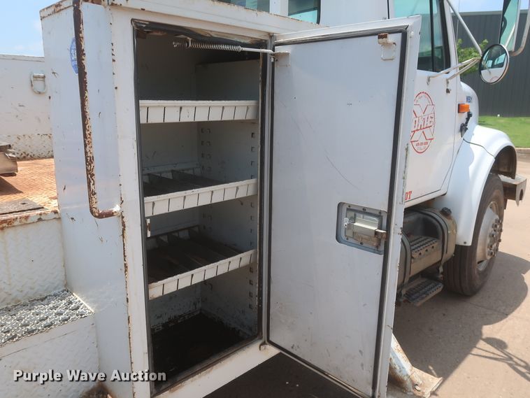 image for item DJ1930 1992 International 4900  service truck