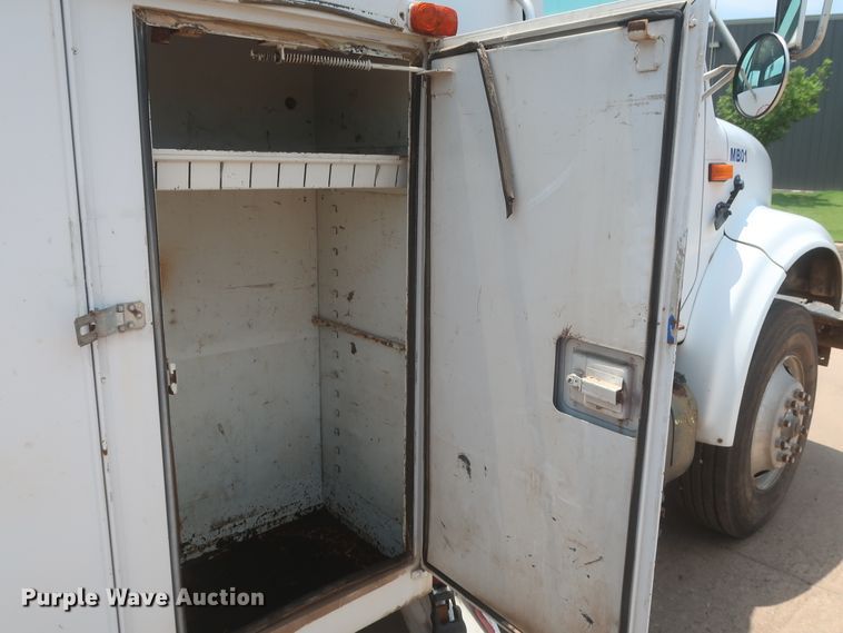 image for item DJ1930 1992 International 4900  service truck