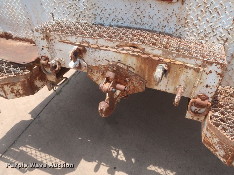 image for item DJ1930 1992 International 4900  service truck