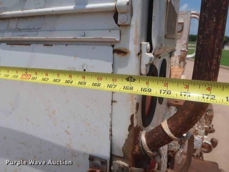 image for item DJ1930 1992 International 4900  service truck